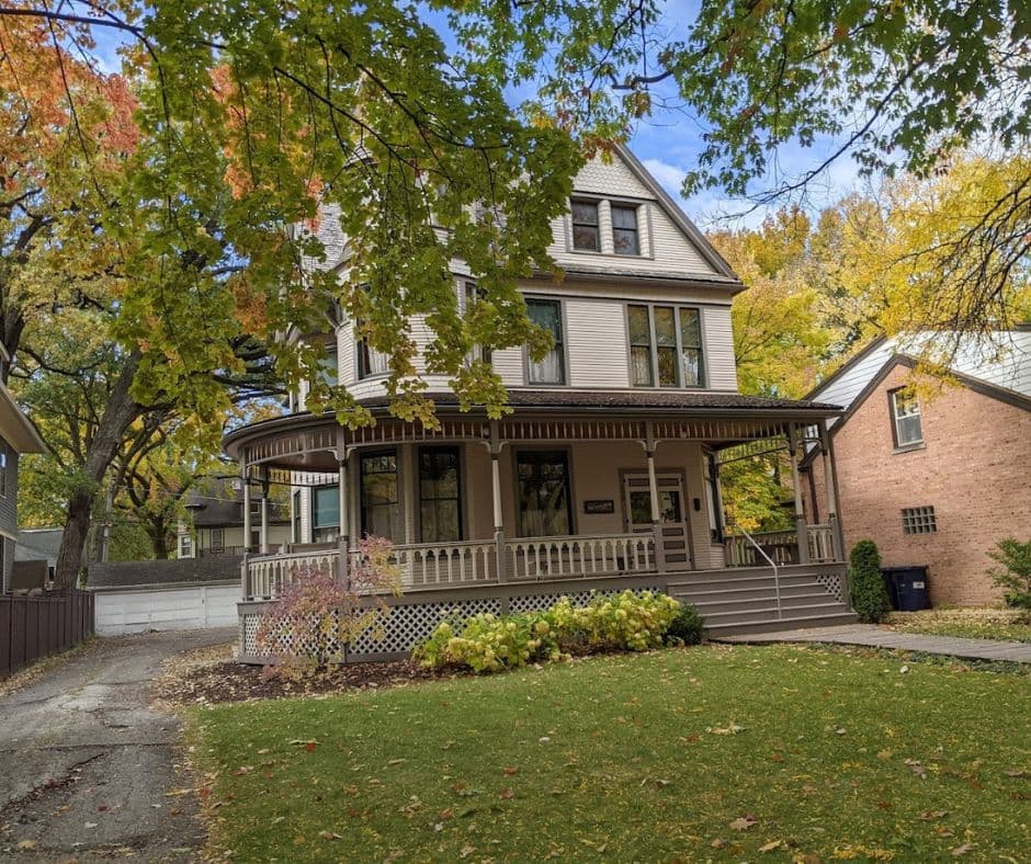Ernest Hemingway Birthplace Museum: Stepping Into the Writer's World, IL
