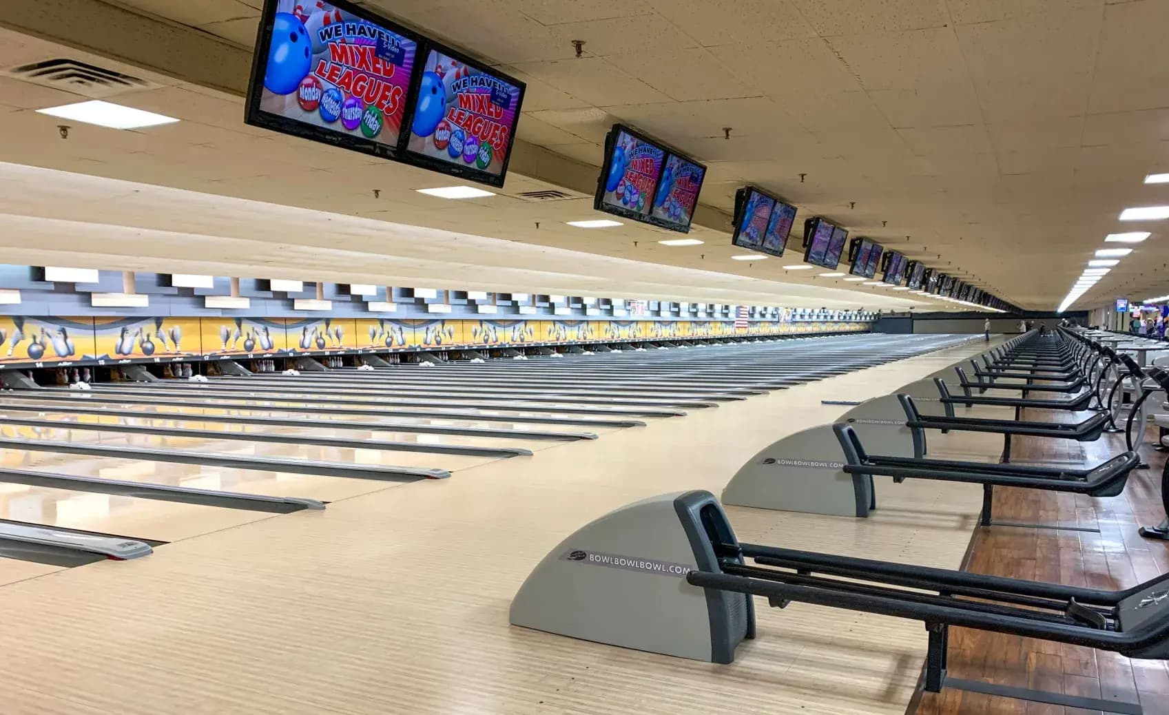 Family-Friendly Entertainment at Stardust Bowl in Addison, IL: Bowling, Arcade, and More