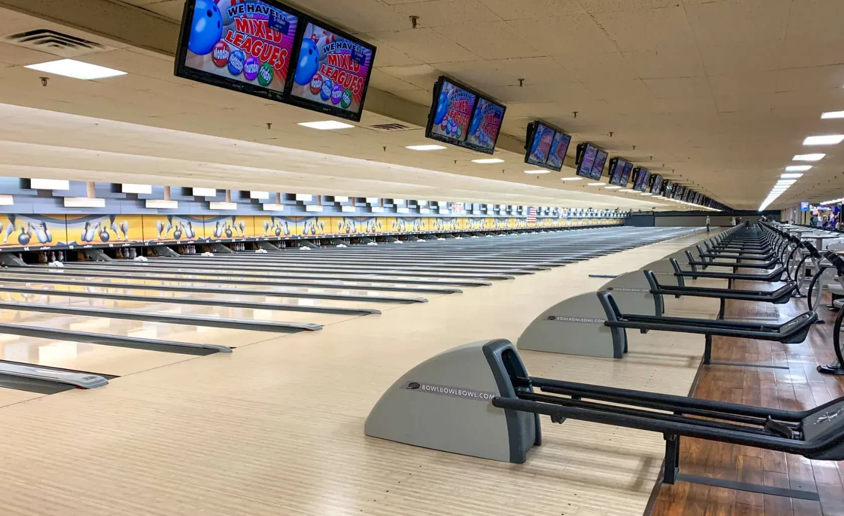 Strike Up Some Fun at Stardust Bowl: A Classic Bowling Experience in Addison, IL