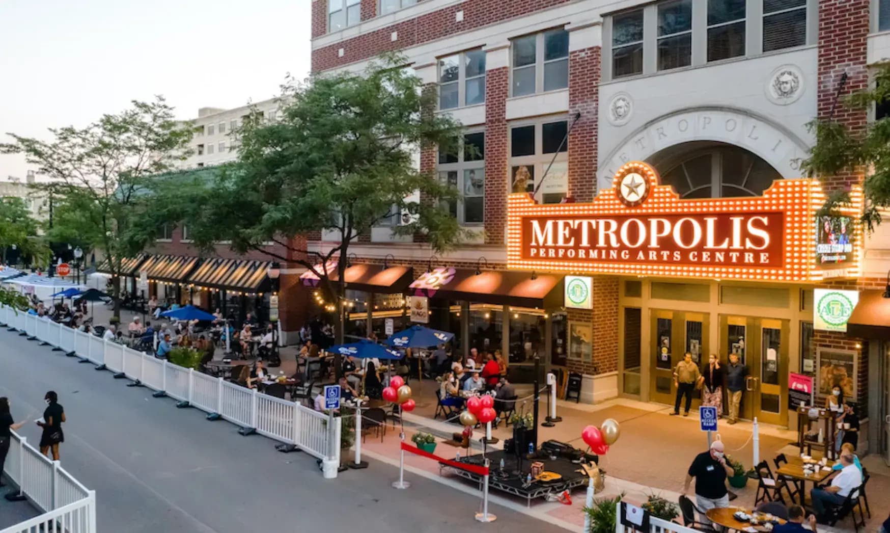Experience Live Entertainment at the Metropolis Performing Arts Centre in Arlington Heights, IL