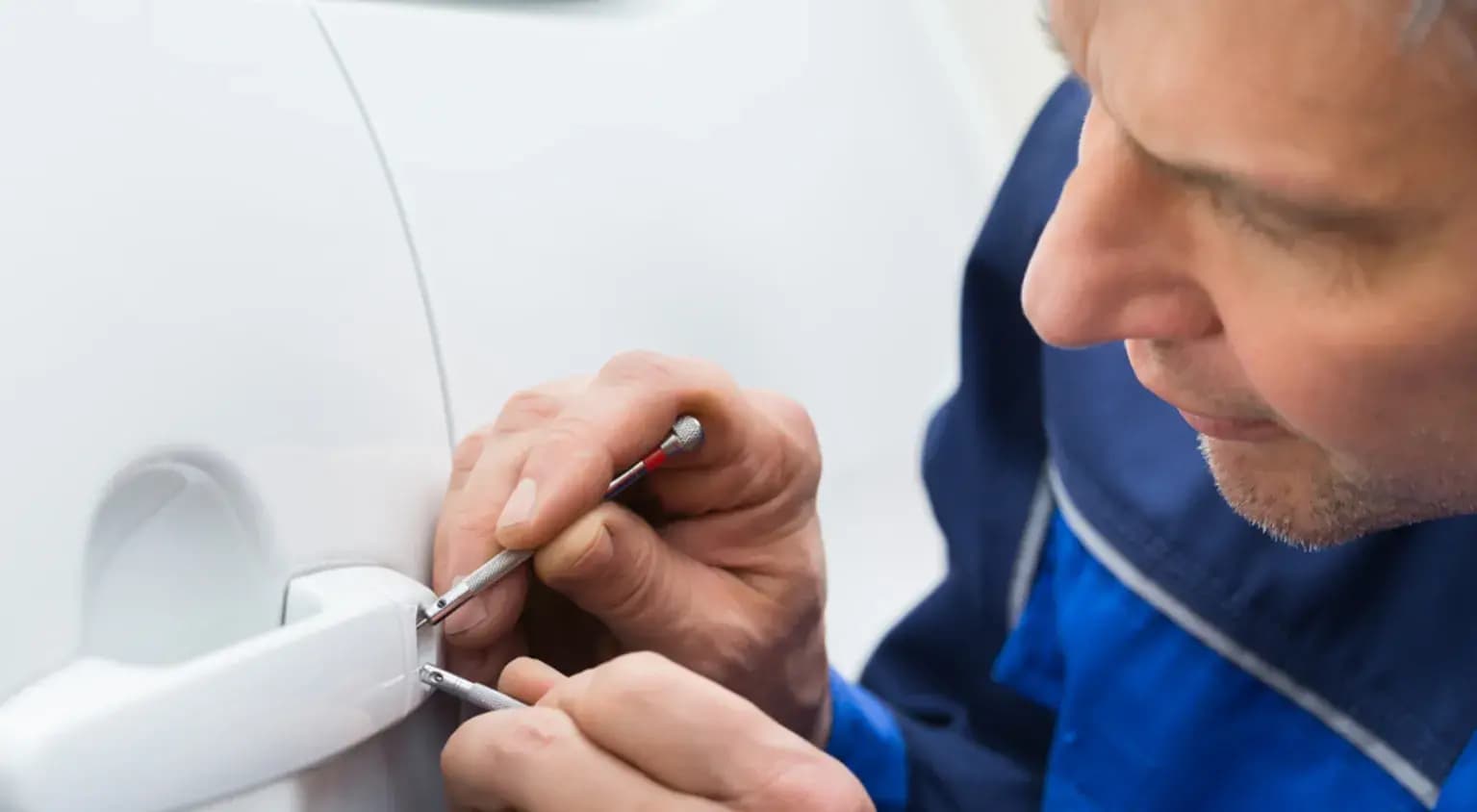 How Secure Locks Replaces Your Car Key in Chicago, IL Without a Dealership Visit