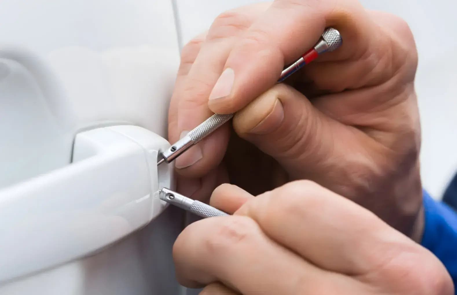 Why Should You Always Have A Car Locksmith's Number Handy?