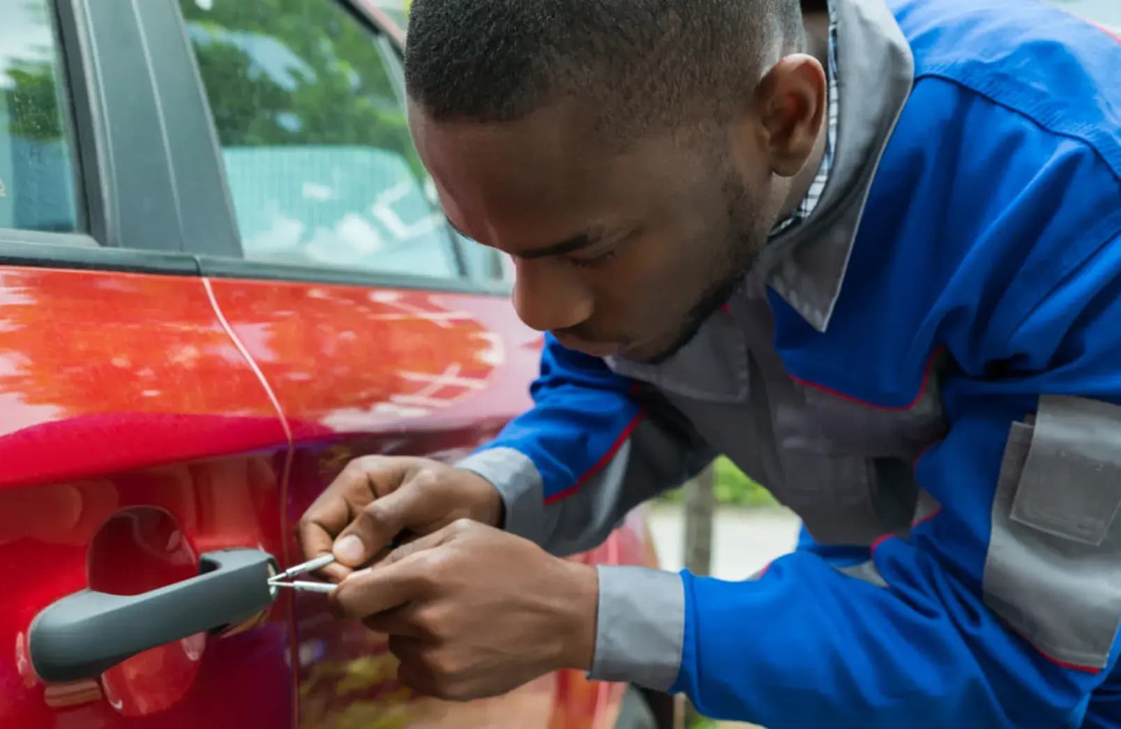 What to Look for When Hiring a Reliable Car Locksmith in Chicago to Avoid Car Programming Errors