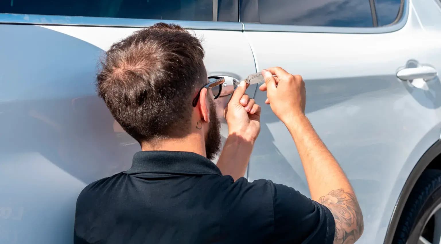 The Art of Lock Picking: How Secure Locks Car Locksmiths Gain Non-Destructive Entry