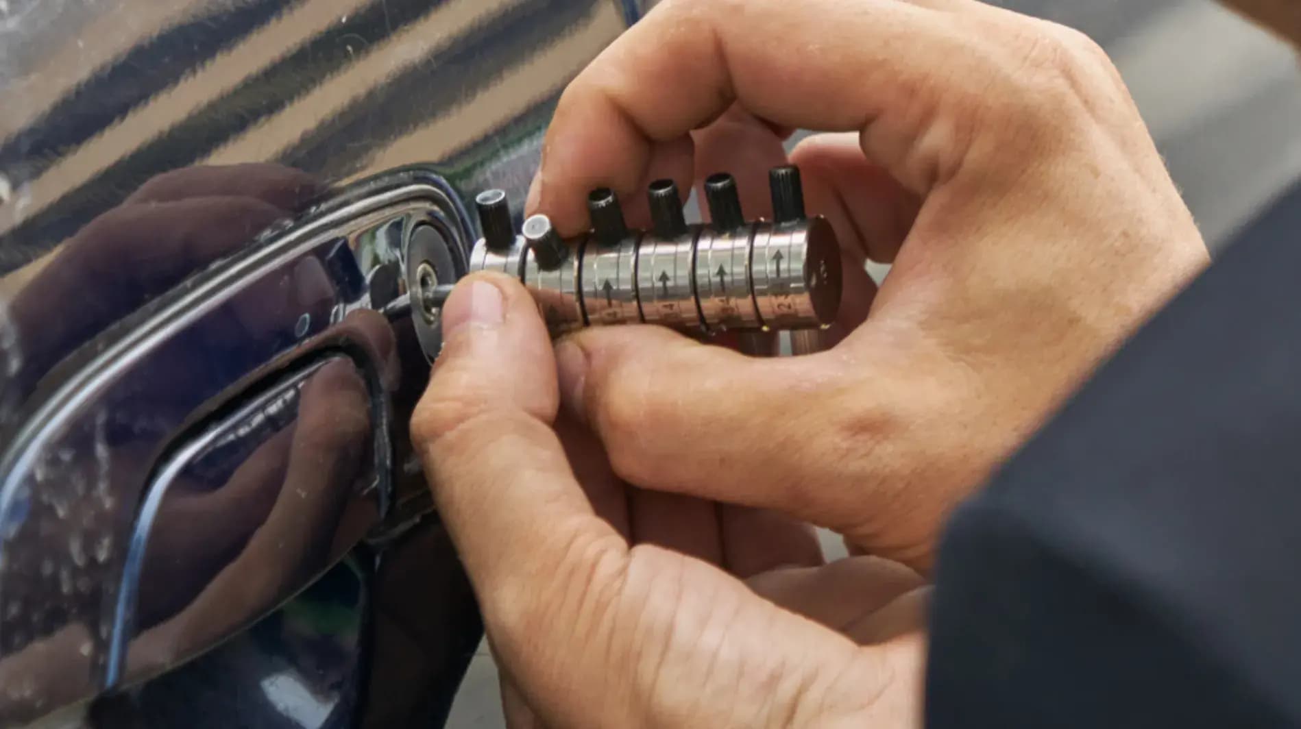 What to Do When Your Ignition Key Gets Stuck: Advice From a Chicago Car Locksmith