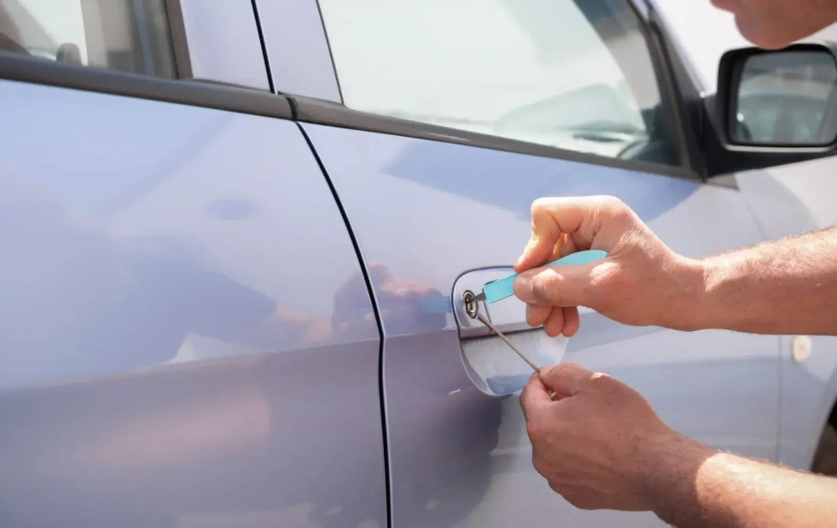 Why Should You Rely on Car Locksmiths for Keyless Entry Systems