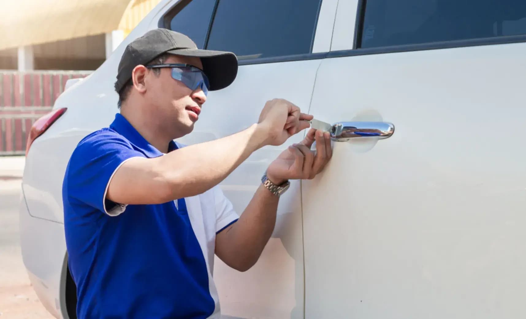 Top Red Flags of Rogue Car Locksmiths in Chicago and How They Can Affect Your Vehicle's Security
