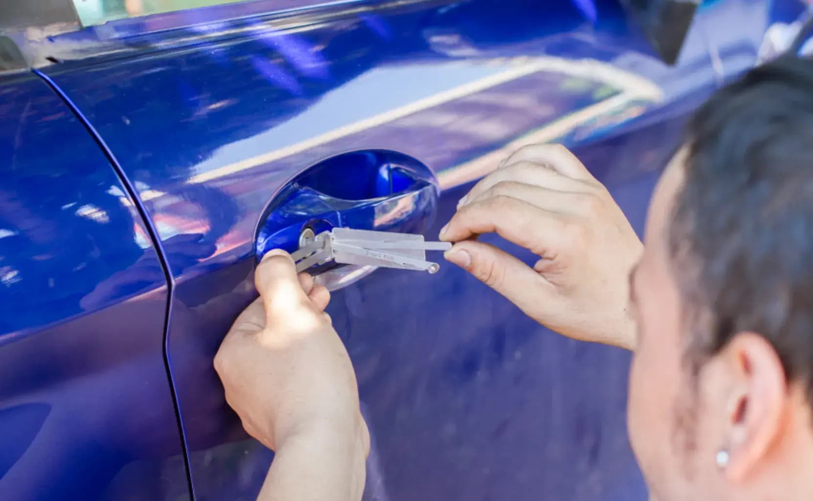 How Car Locksmiths Assist with Ignition and Lock Repairs