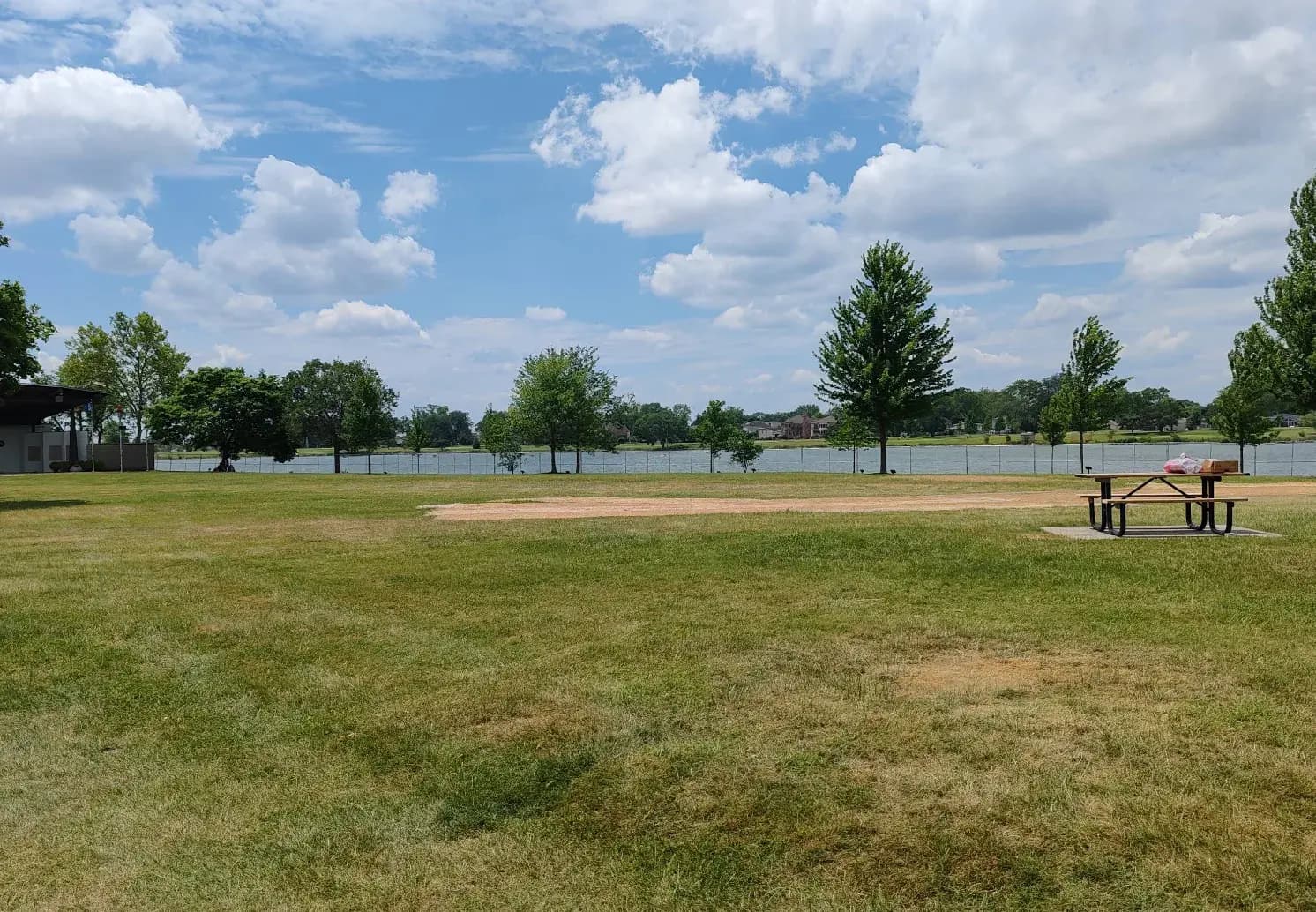 Relax and Unwind at Lake Park in Des Plaines, IL: Your Perfect Getaway