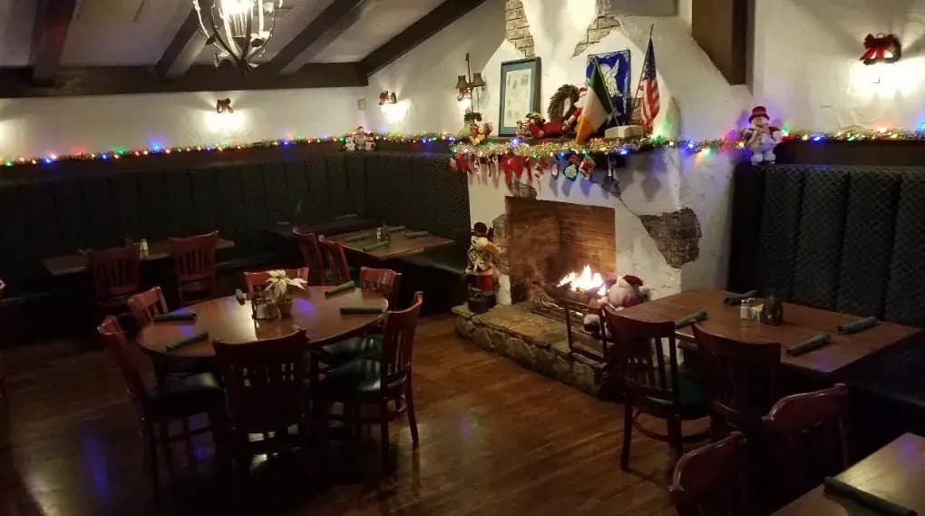 Savor Irish Comfort: Paddy Mac's Pub Offers a Taste of Ireland in Irving Park, IL
