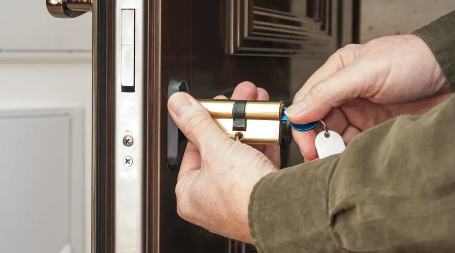 How to Choose a Locksmith for Your Lock Installation and Repair Needs With Secure Locks