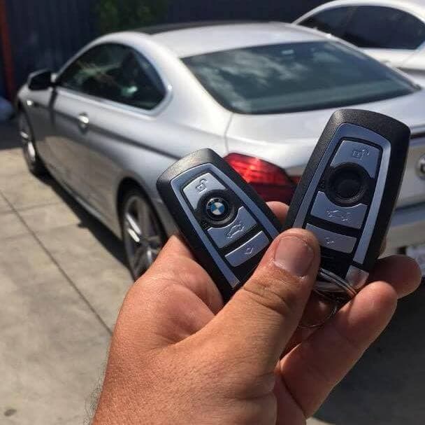 Professional car key replacement services in Chicago