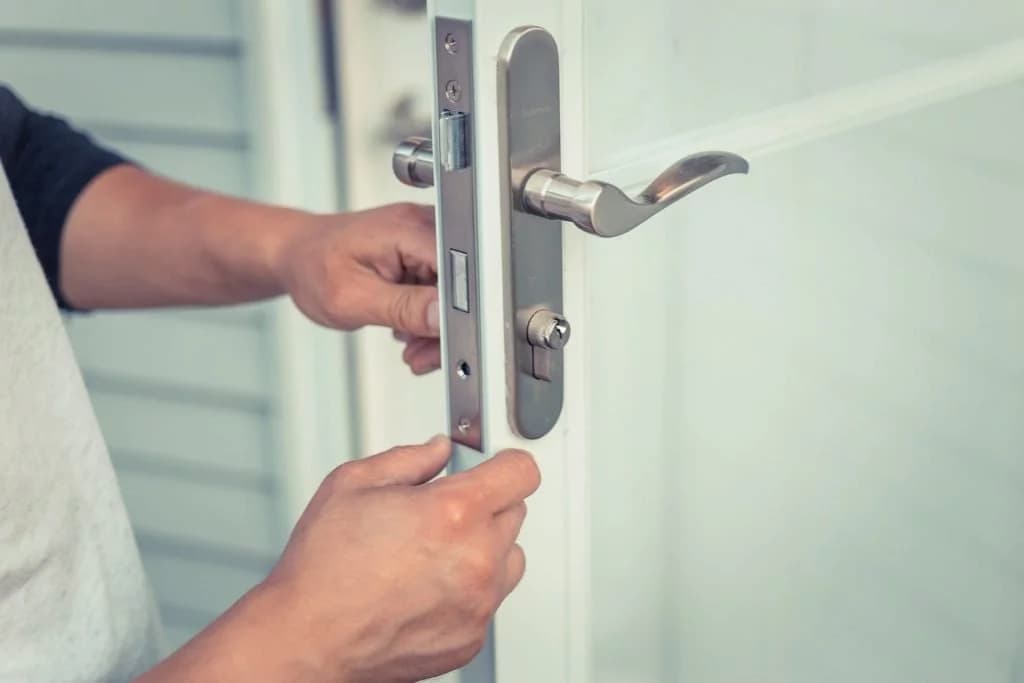 Lock Repair - Professional locksmith service