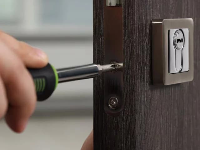 Lockout Service - Professional locksmith service